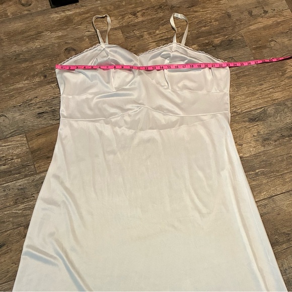 Women’s elegant white vintage maxi slip dress - Picture 5 of 6